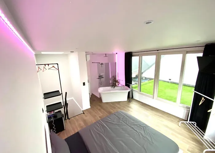 The Square - Cozy Home In The City Center With Outdoor Sauna